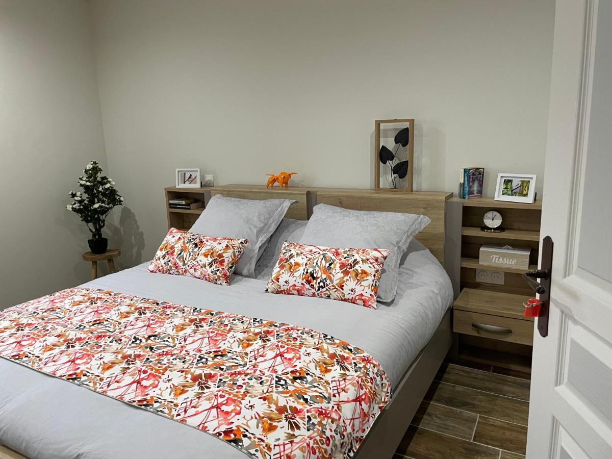 Chez La Rose Luxueuse Cottage Avec Jacuzzi Rouvres-la-Chétive Zewnętrze zdjęcie