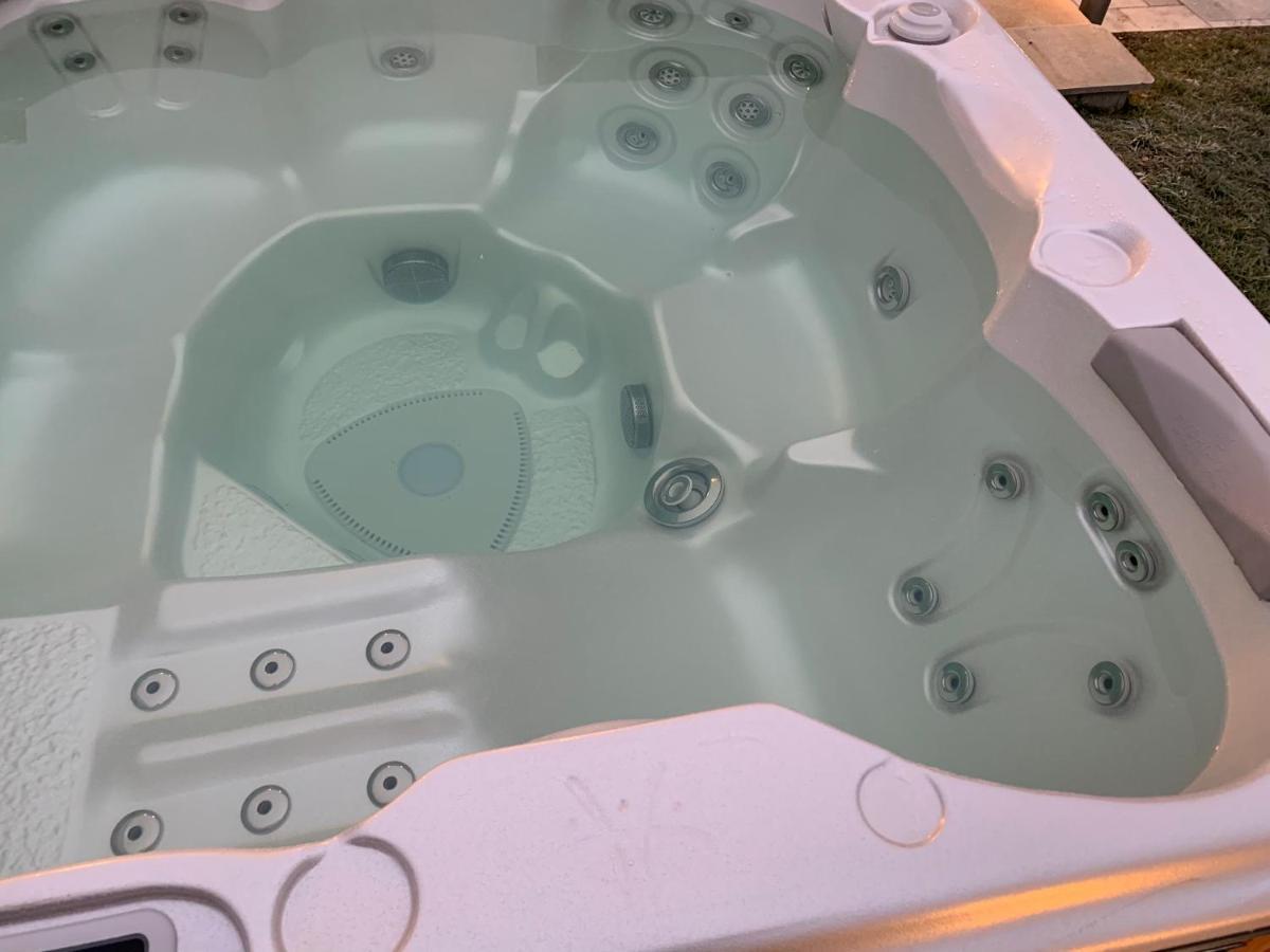 Chez La Rose Luxueuse Cottage Avec Jacuzzi Rouvres-la-Chétive Zewnętrze zdjęcie