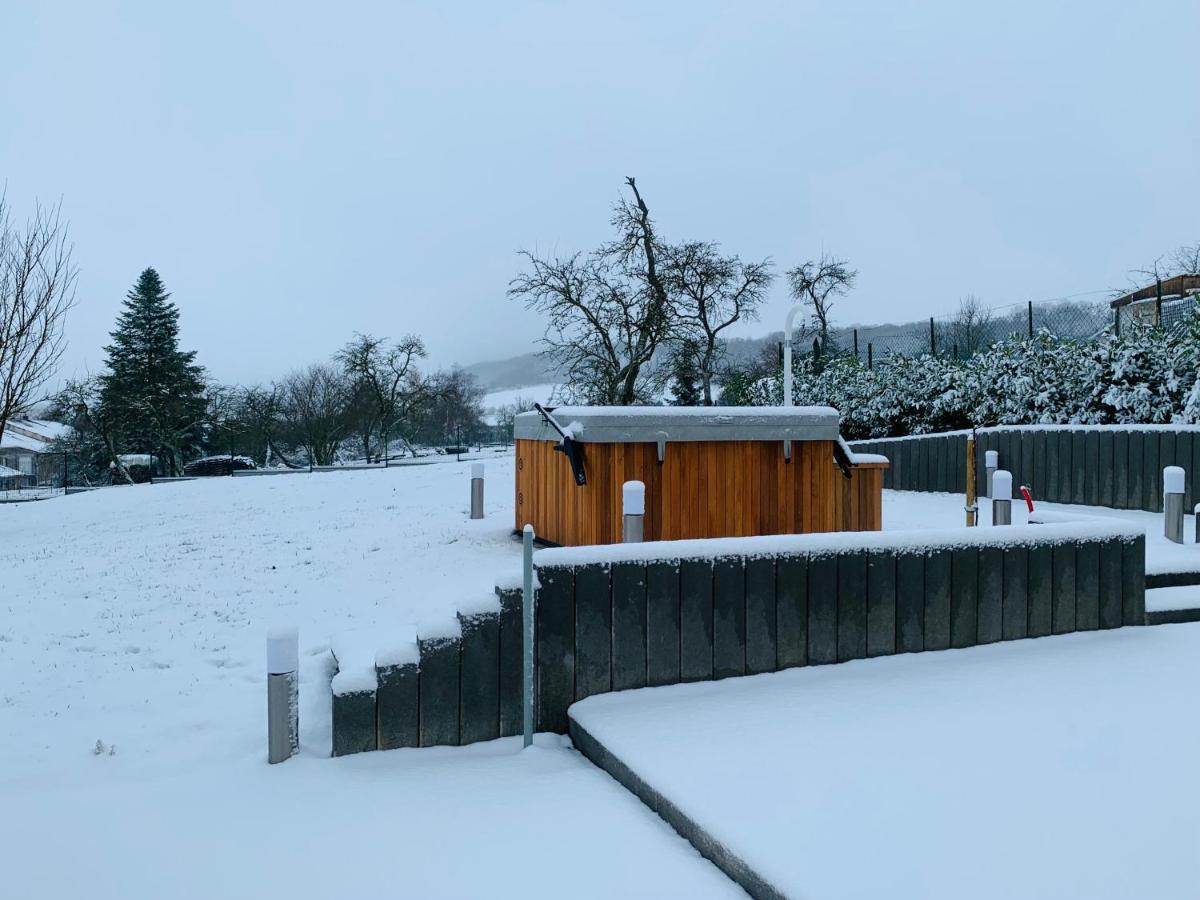 Chez La Rose Luxueuse Cottage Avec Jacuzzi Rouvres-la-Chétive Zewnętrze zdjęcie