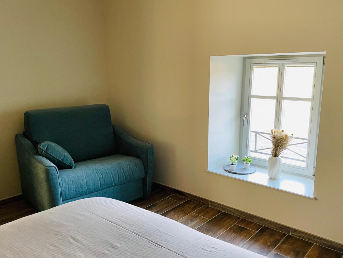 Chez La Rose Luxueuse Cottage Avec Jacuzzi Rouvres-la-Chétive Zewnętrze zdjęcie