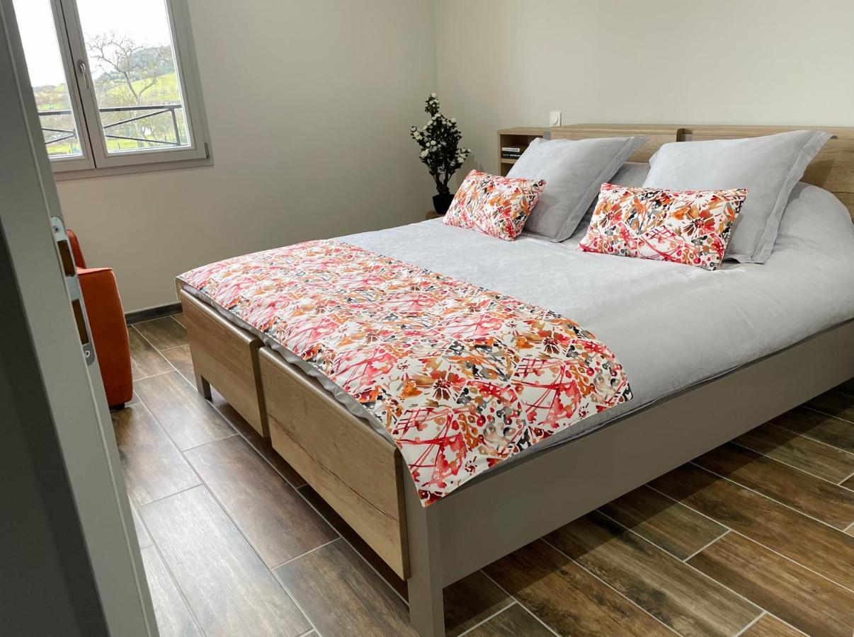 Chez La Rose Luxueuse Cottage Avec Jacuzzi Rouvres-la-Chétive Zewnętrze zdjęcie
