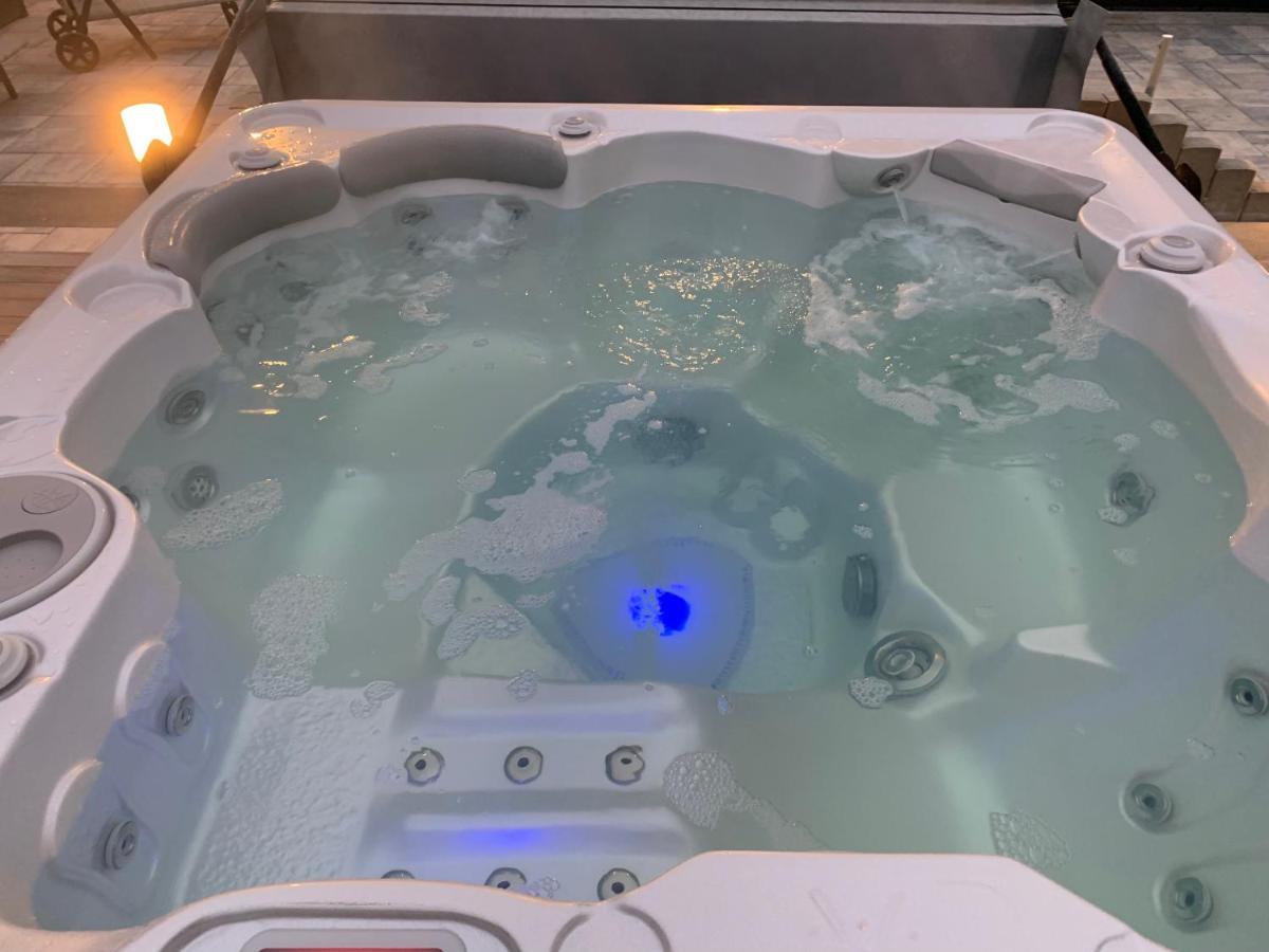 Chez La Rose Luxueuse Cottage Avec Jacuzzi Rouvres-la-Chétive Zewnętrze zdjęcie