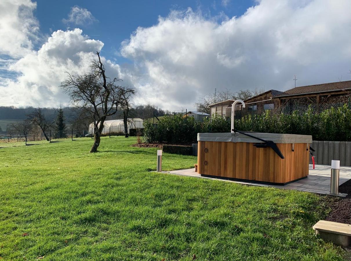 Chez La Rose Luxueuse Cottage Avec Jacuzzi Rouvres-la-Chétive Zewnętrze zdjęcie