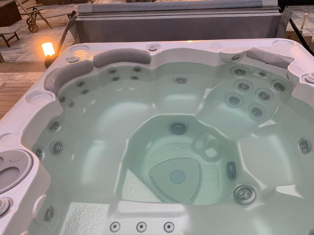 Chez La Rose Luxueuse Cottage Avec Jacuzzi Rouvres-la-Chétive Zewnętrze zdjęcie