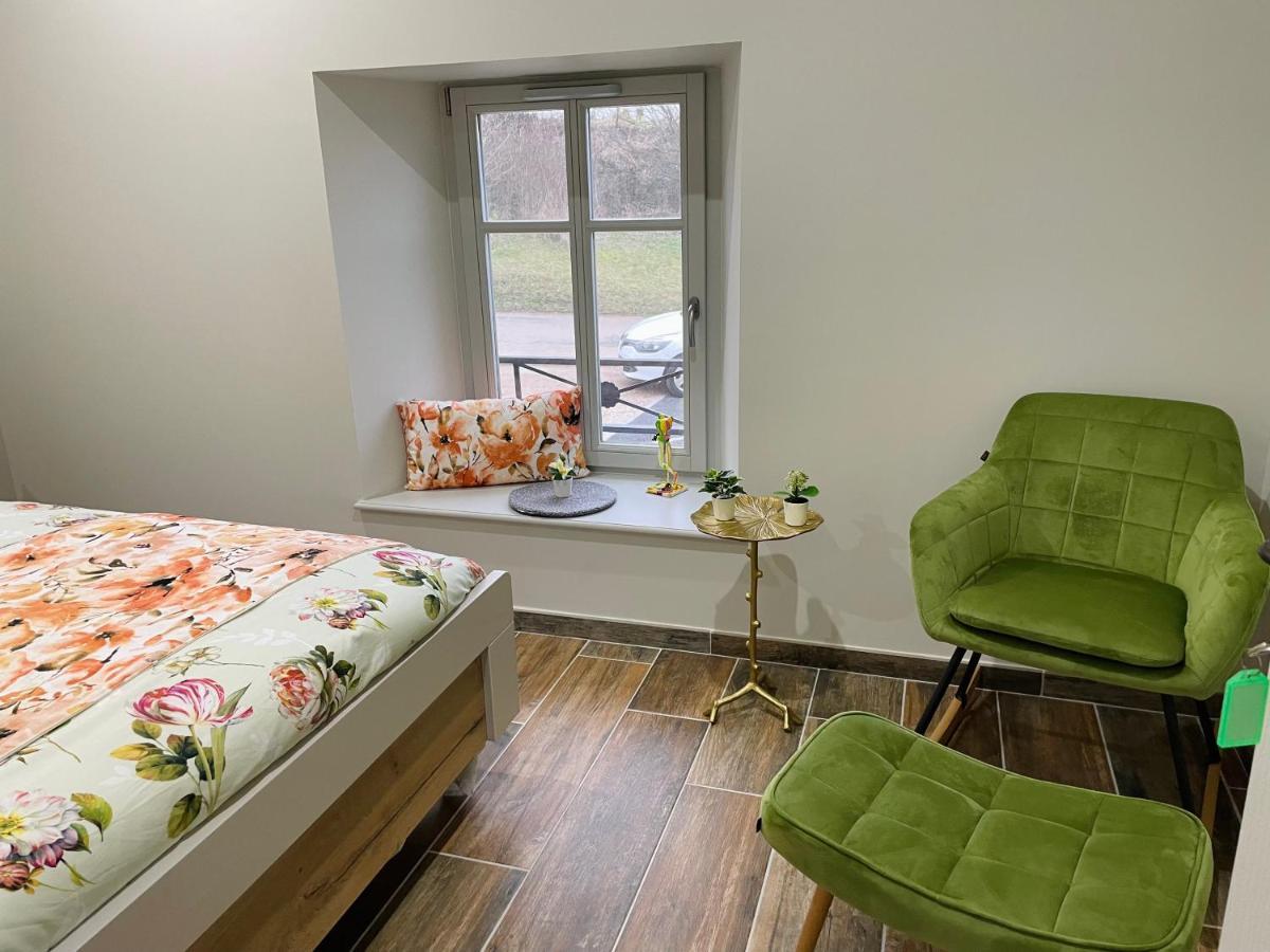 Chez La Rose Luxueuse Cottage Avec Jacuzzi Rouvres-la-Chétive Zewnętrze zdjęcie
