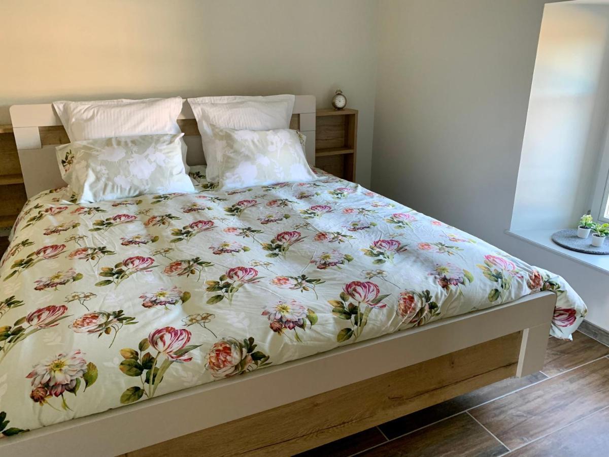 Chez La Rose Luxueuse Cottage Avec Jacuzzi Rouvres-la-Chétive Zewnętrze zdjęcie
